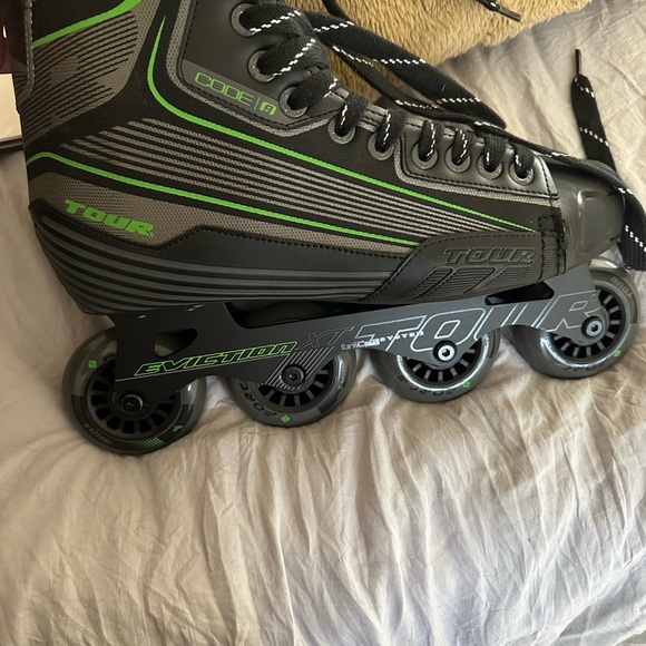 Tour Inline Skates with Green Accents - Picture 4 of 10